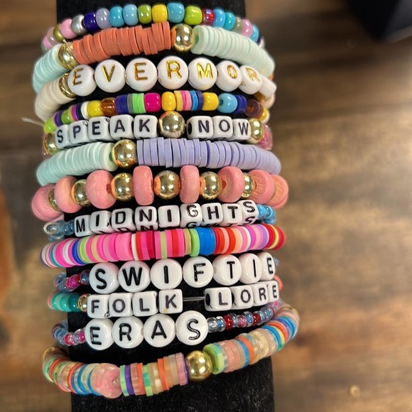 Grab Bag of Thirteen Friendship Bracelets - Picture 2 of 4